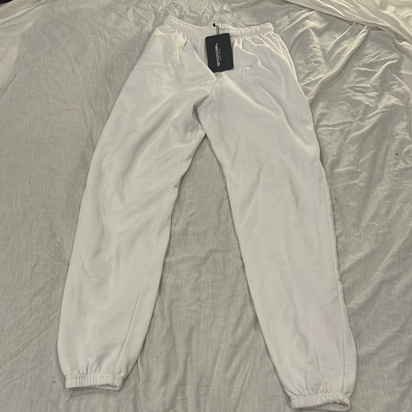 NWT Pretty little thing white joggers - Picture 2 of 4